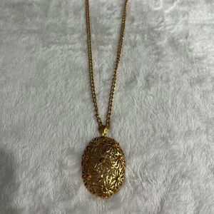 Monet Vintage Elegant Gold Pendant Necklace